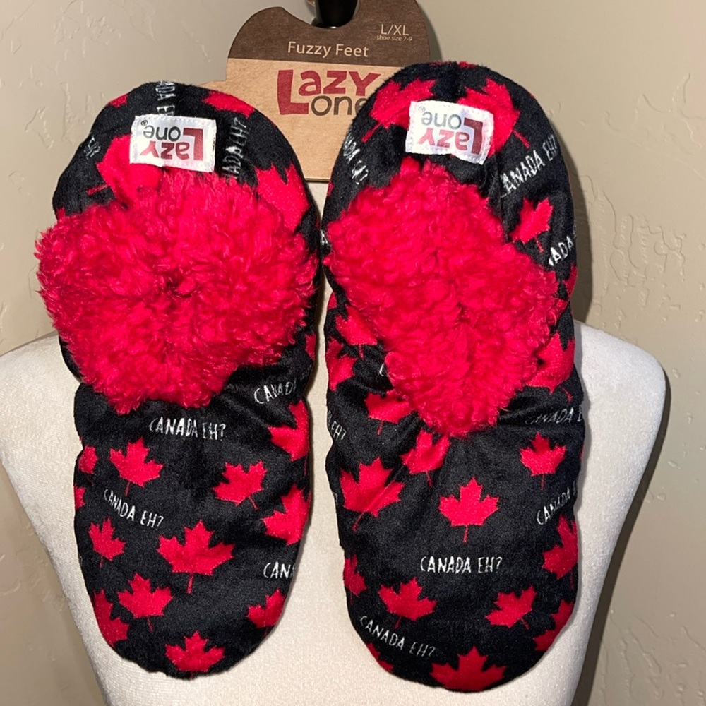 Women’s Lazy One Fuzzy Feet Shoe Size 7-9 Canada Eh? Brand New with Tags NWT